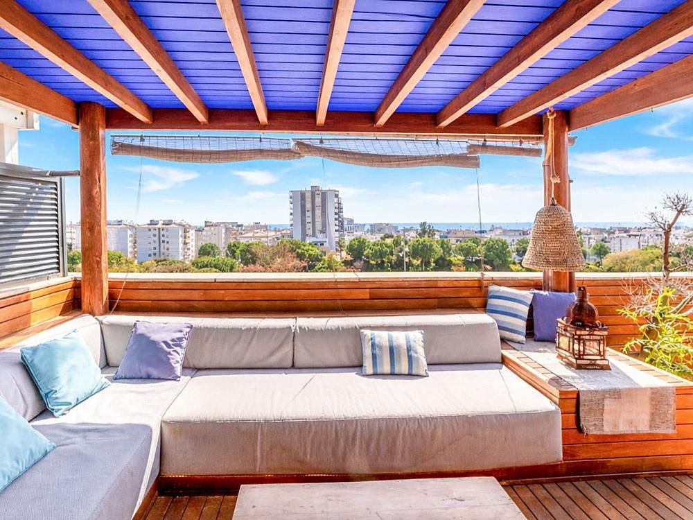 Property photo 1 of 28