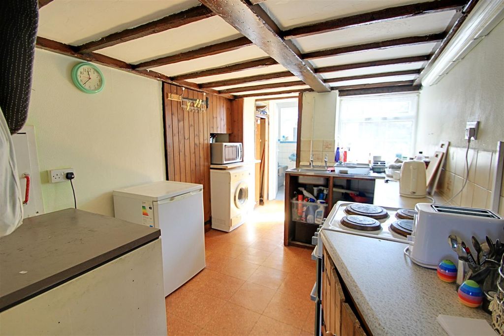 Property photo 3 of 14 Kitchen.Jpg