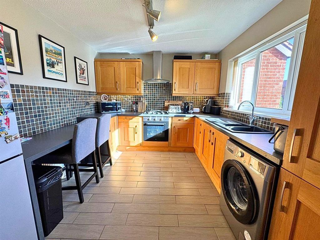 Property photo 2 of 16 Kitchen