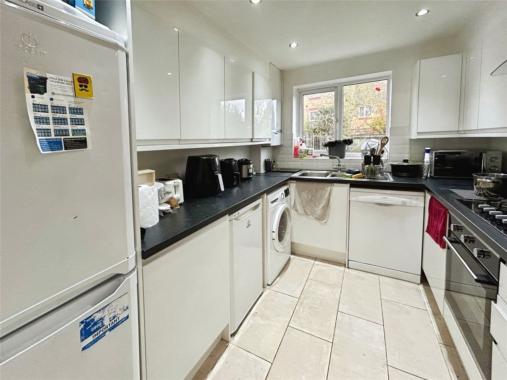 Property photo 3 of 6 Kitchen