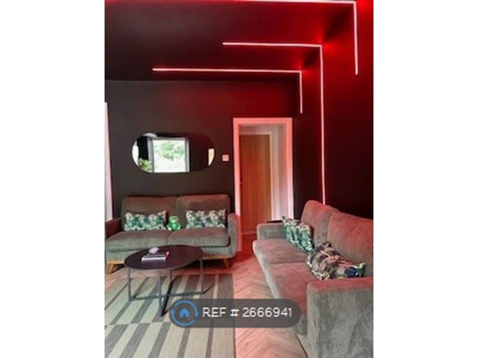 Property photo 1 of 23 Shared Living Room