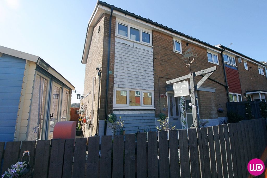 Property photo 1 of 28