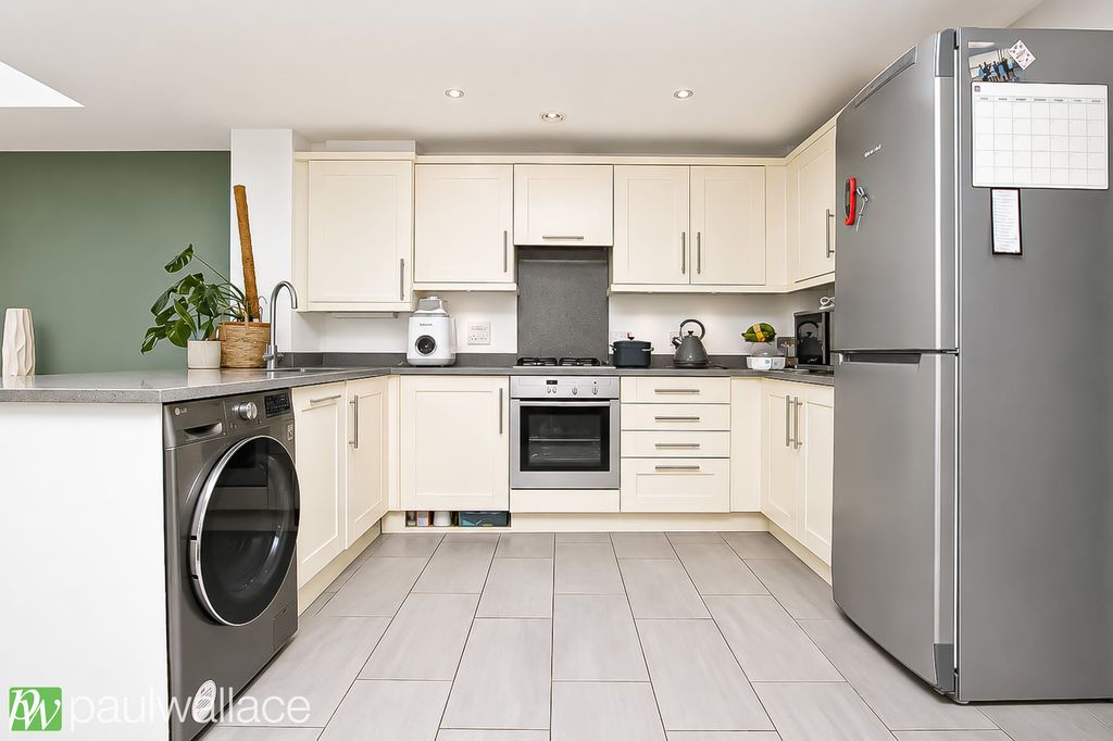 Property photo 3 of 15 Kitchen