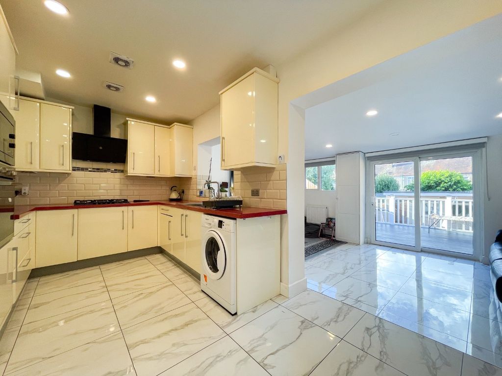 Property photo 3 of 17 4439215