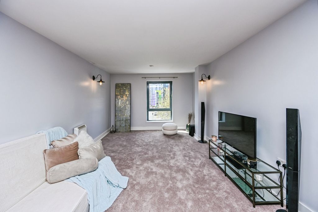 Property photo 3 of 11 Pbox-Img.Jpg