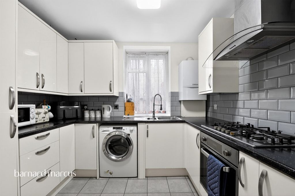 Property photo 3 of 11