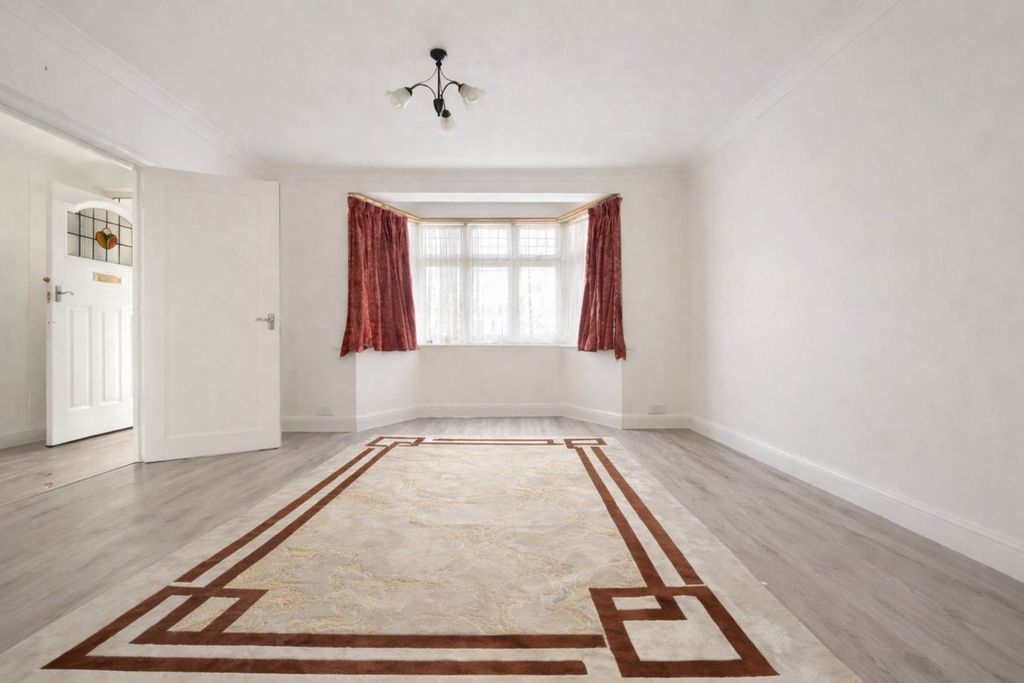 Property photo 3 of 18