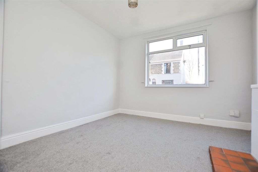 Property photo 2 of 22 Living Room