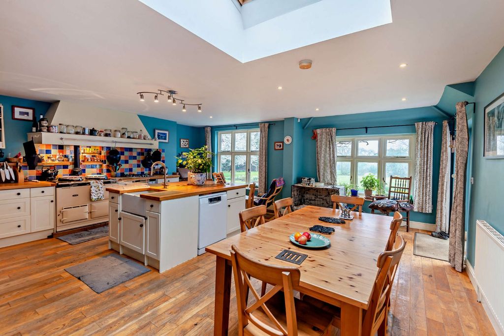 Property photo 3 of 22 Picture No. 10