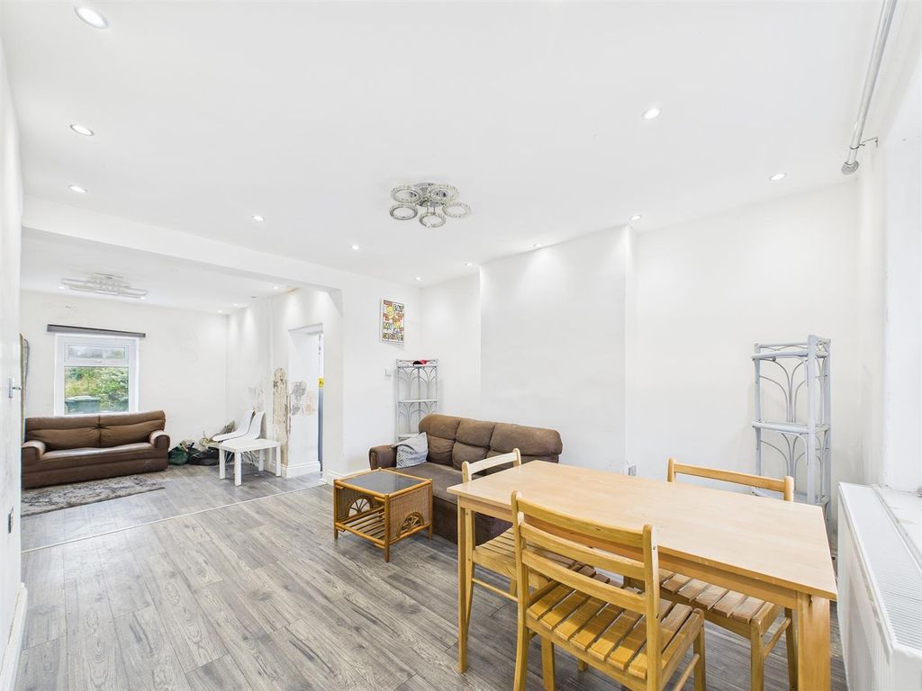 Property photo 2 of 20 2 - Station Road, Yate.Jpg