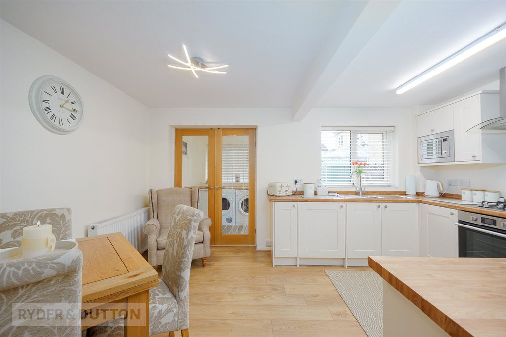Property photo 3 of 21 Dining Kitchen