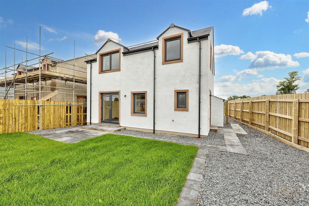 Property photo 2 of 15 Pennine Heights