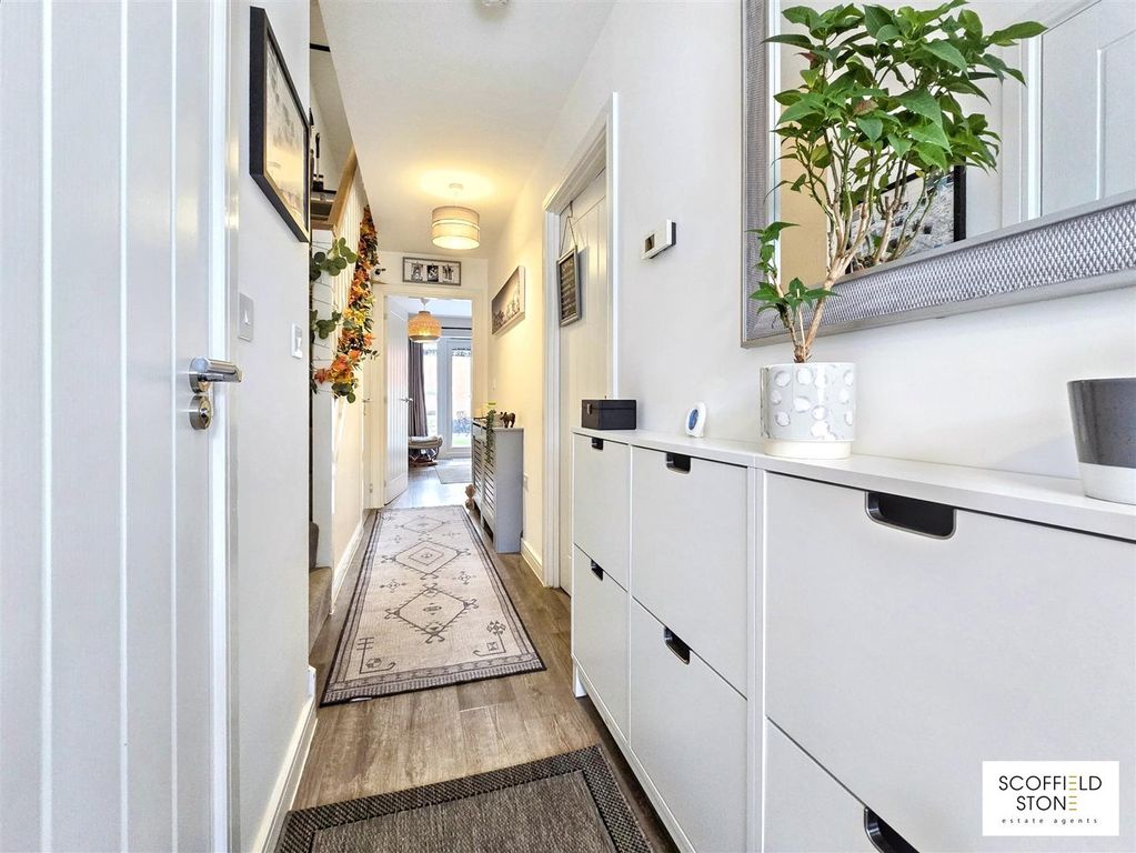 Property photo 2 of 20 Entrance Hall