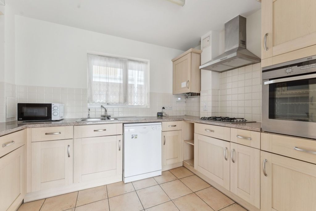 Property photo 2 of 27