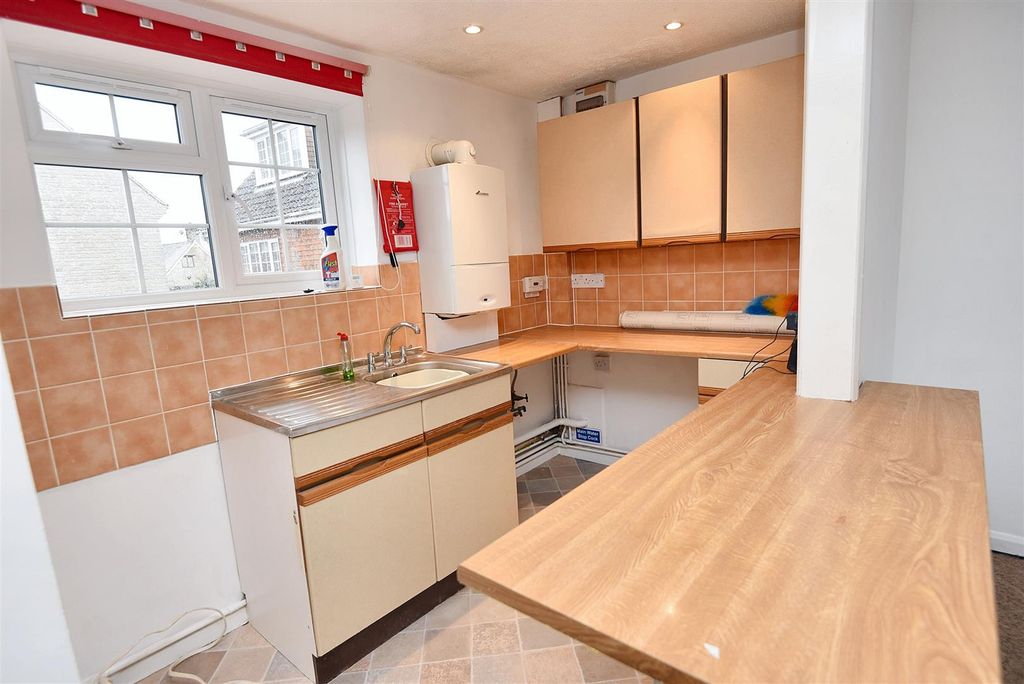 Property photo 3 of 9 Kitchen Area