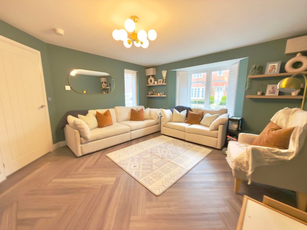 Property photo 3 of 22 Lounge