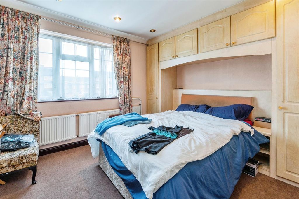 Property photo 2 of 5 29Reservoirroadlondonn144Bb-6.Jpg