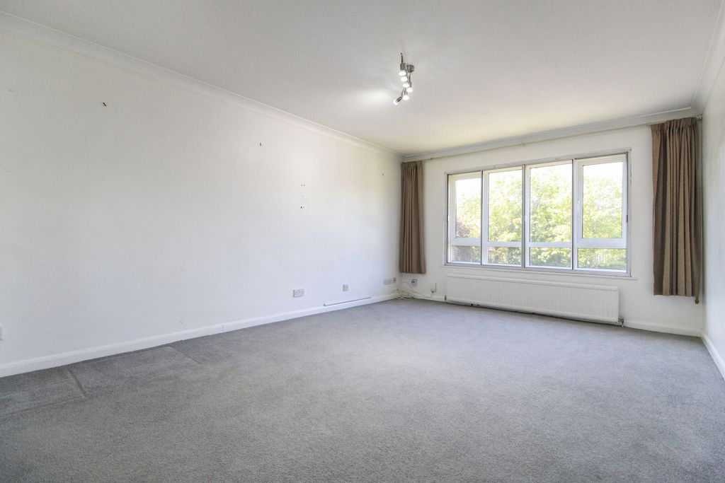 Property photo 3 of 18 Gallery