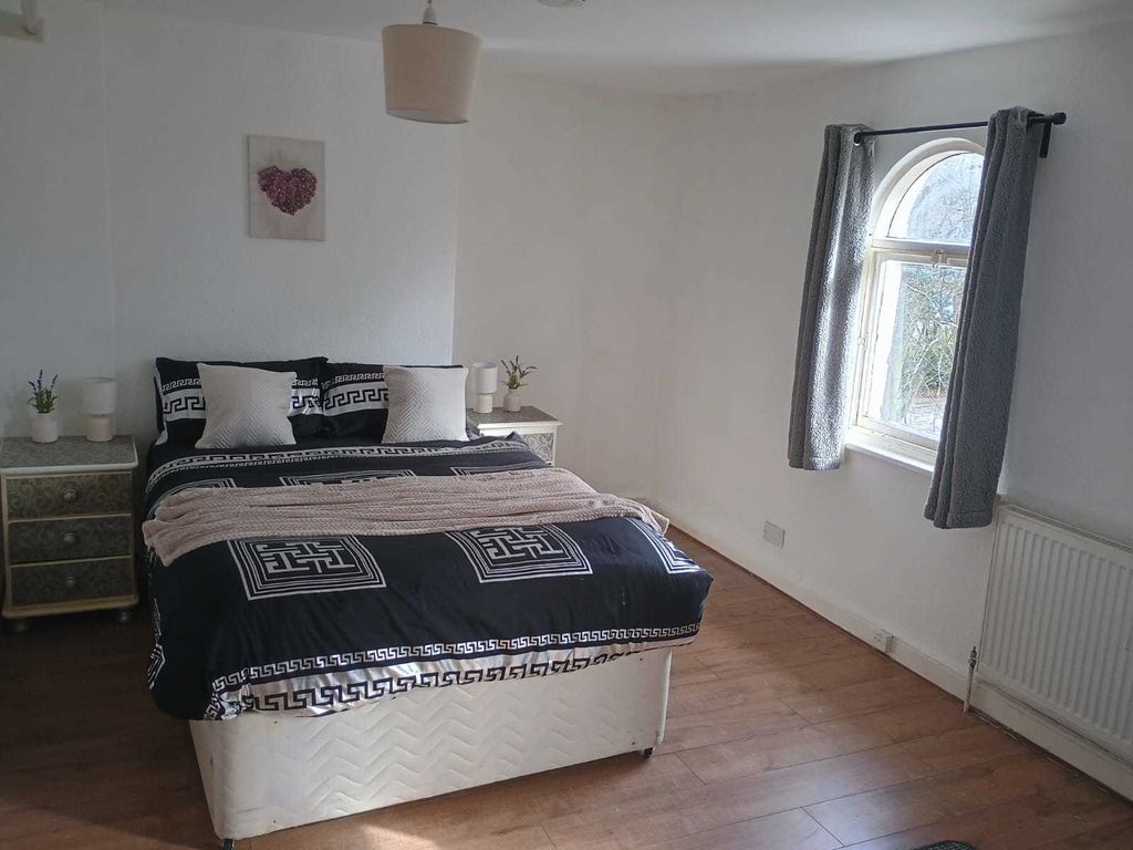 Property photo 1 of 2