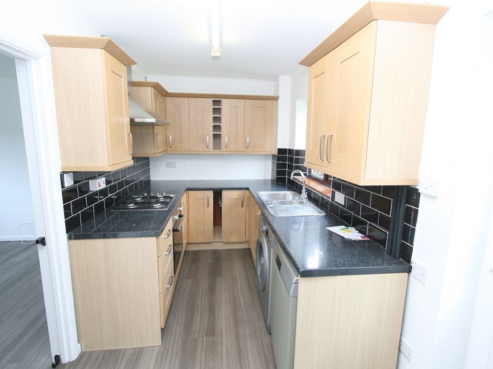 Property photo 2 of 10 Kitchen 1