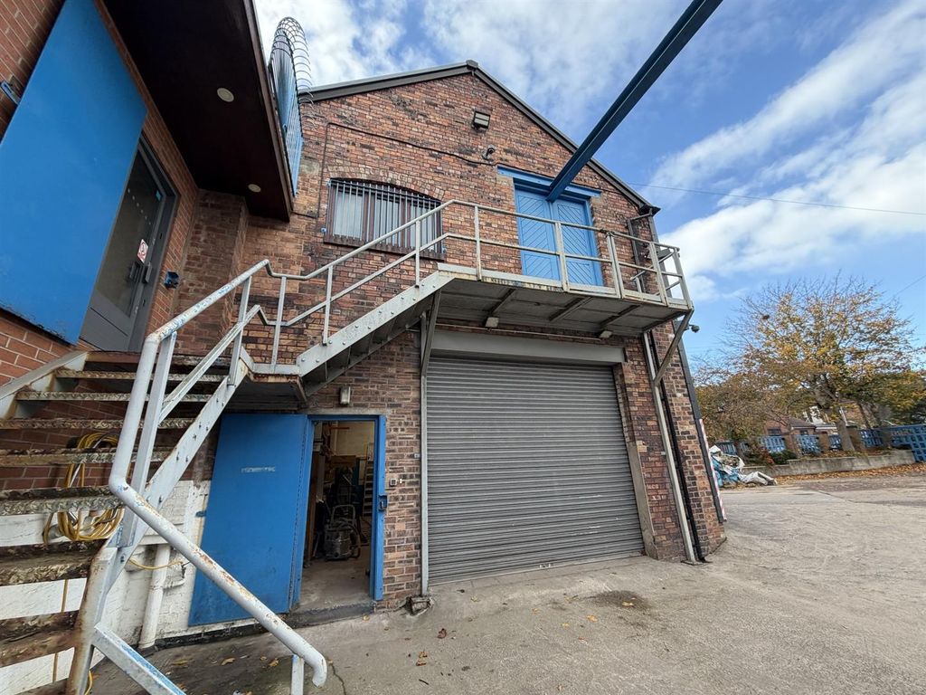 Property photo 2 of 20