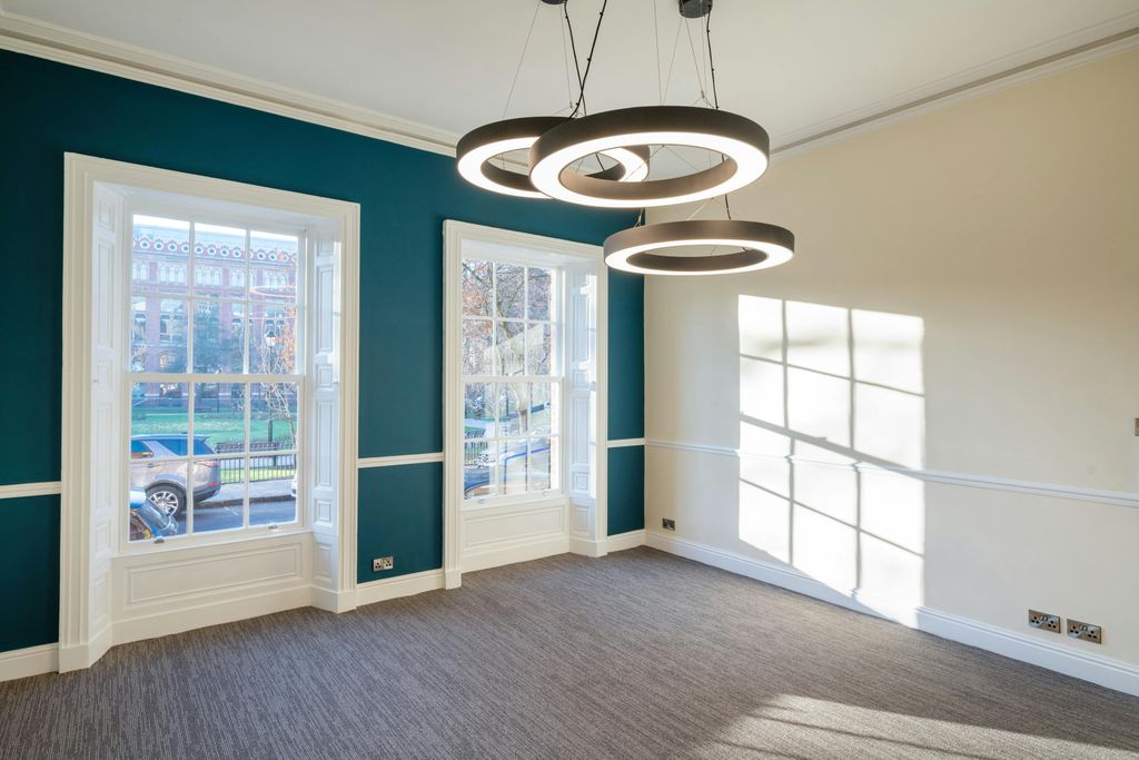 Property photo 3 of 9 37_Park_Square_027.Jpg