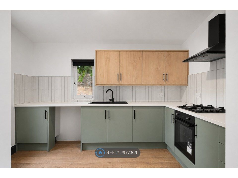 Property photo 2 of 18 Kitchen