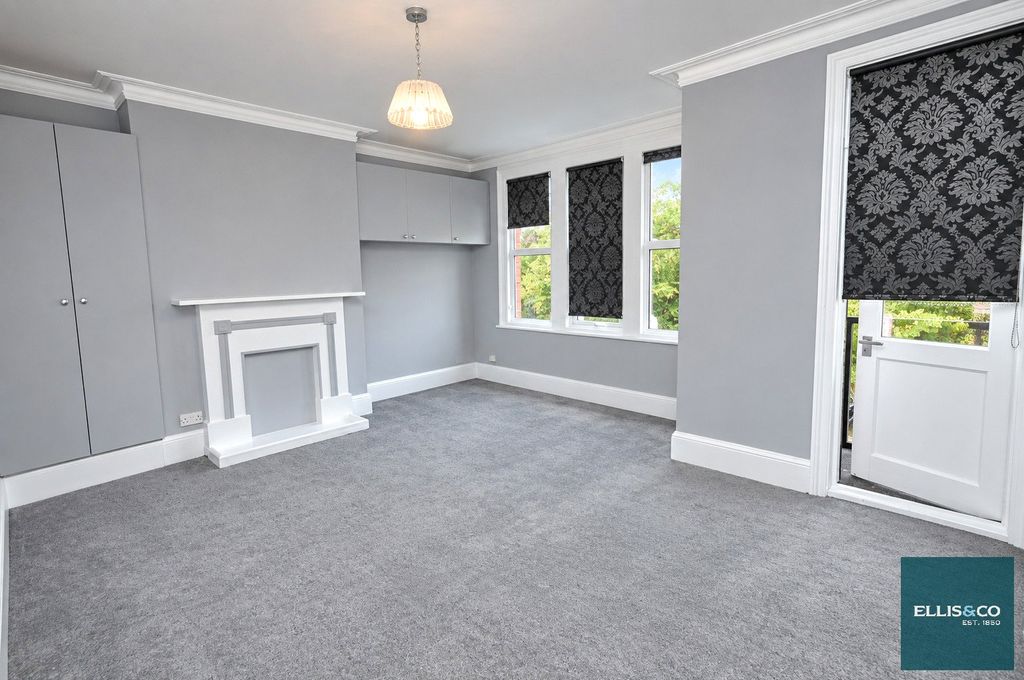 Property photo 2 of 11 Picture No. 24
