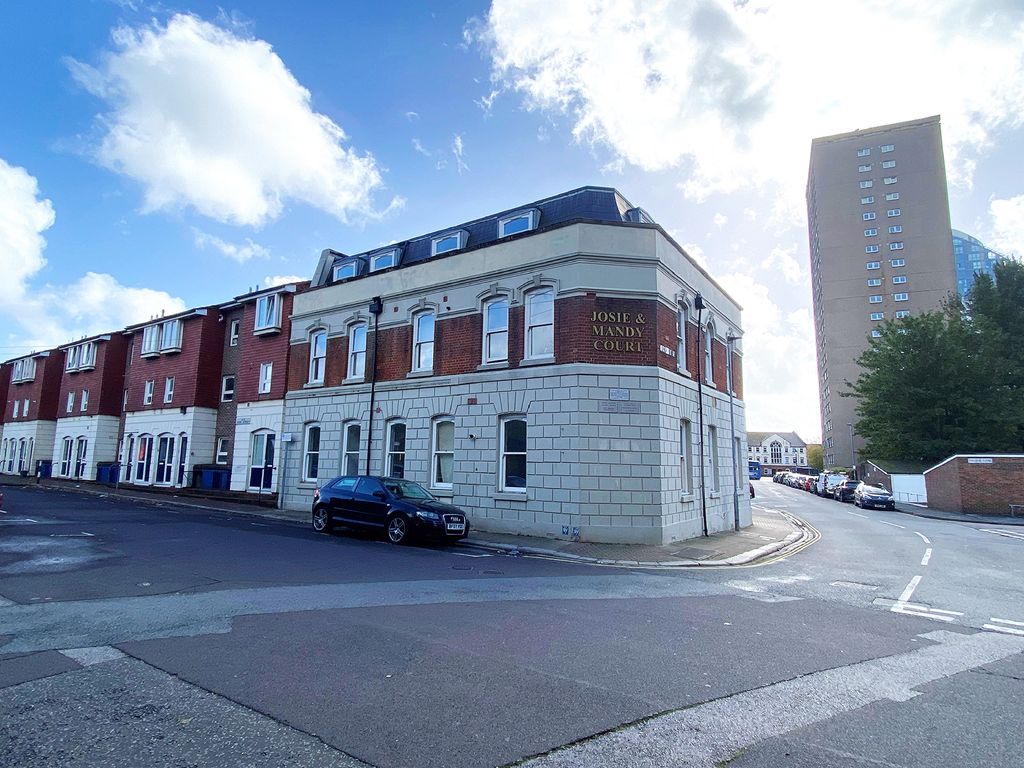 Property photo 1 of 12 4