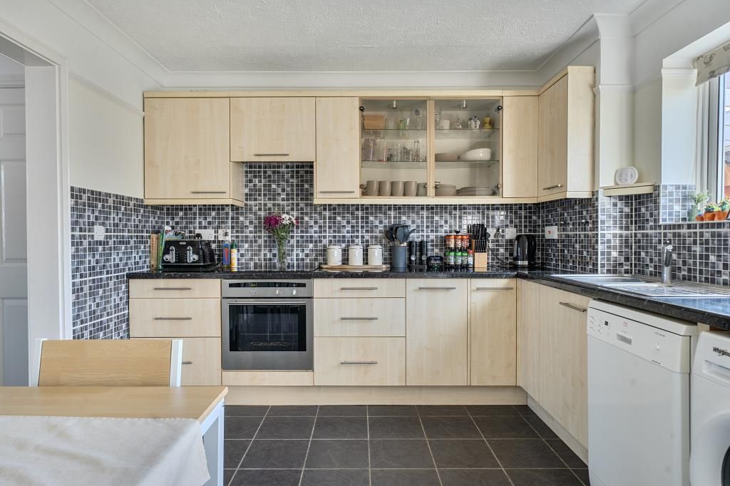 Property photo 3 of 21 Kitchen
