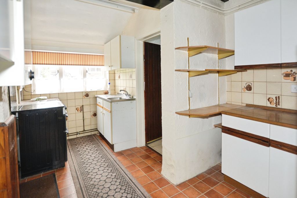 Property photo 2 of 17 Kitchen