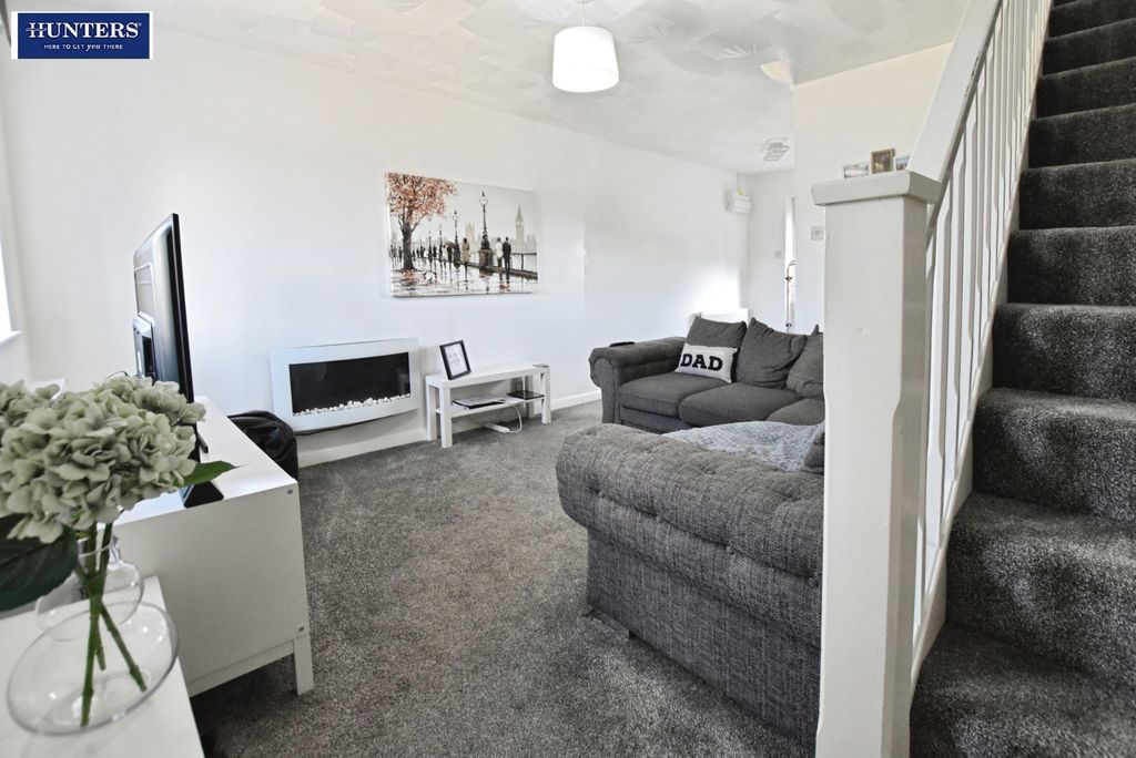 Property photo 3 of 14 Lounge