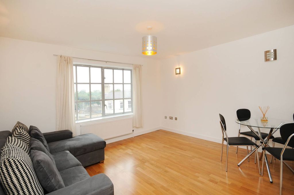 Property photo 1 of 6