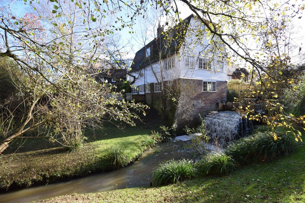 Property photo 2 of 21