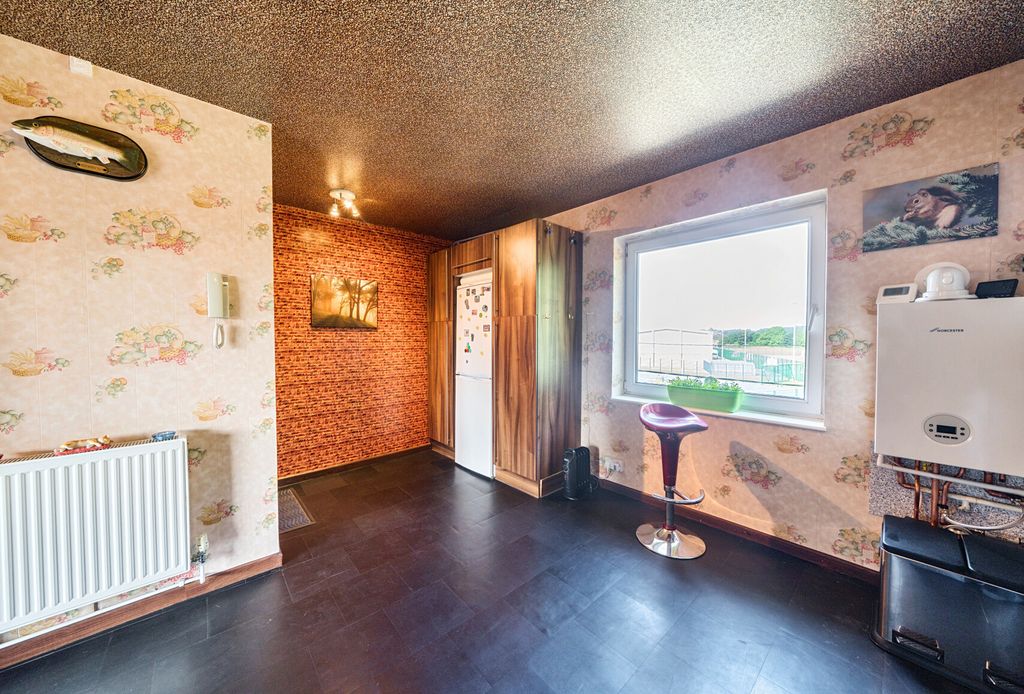 Property photo 3 of 9 1299693-6-6838251...