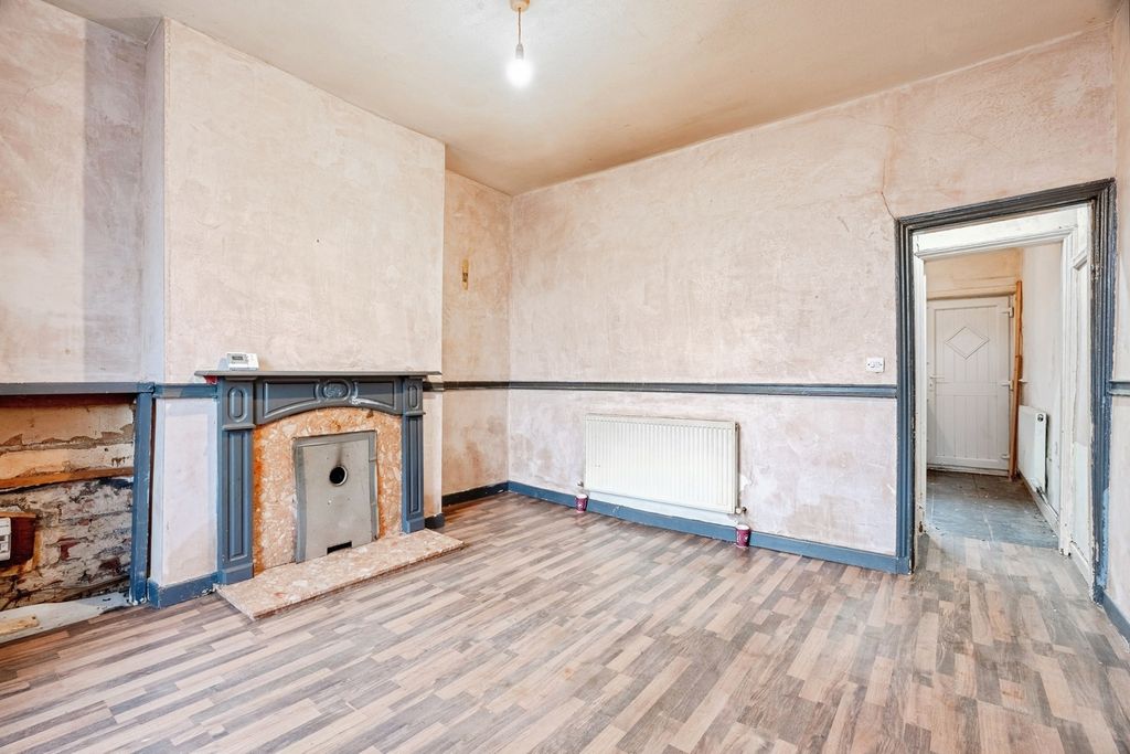 Property photo 3 of 11 Pbox-Img.Jpg