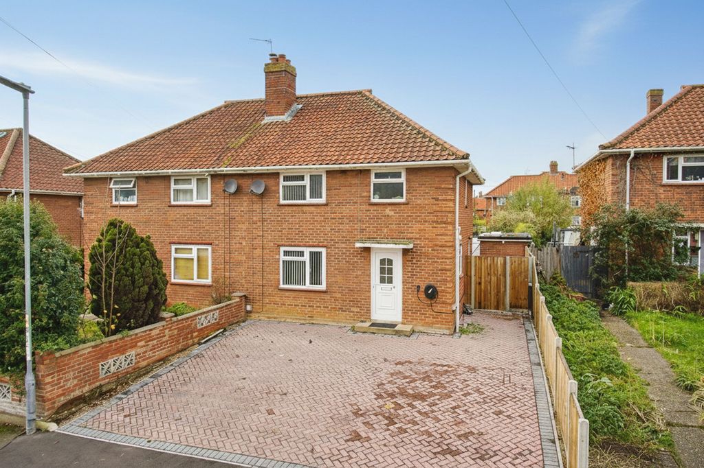 Property photo 2 of 23