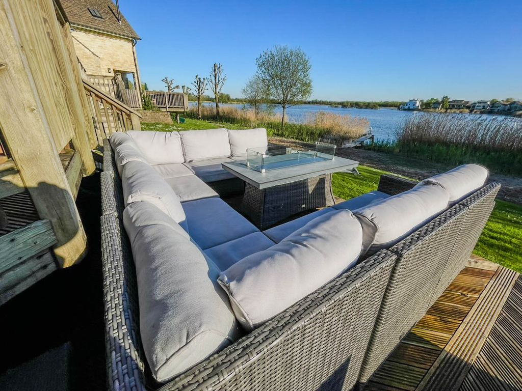 Property photo 1 of 28 Lower Sundeck View