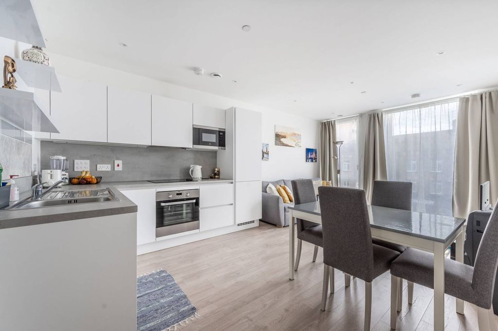 Property photo 1 of 8