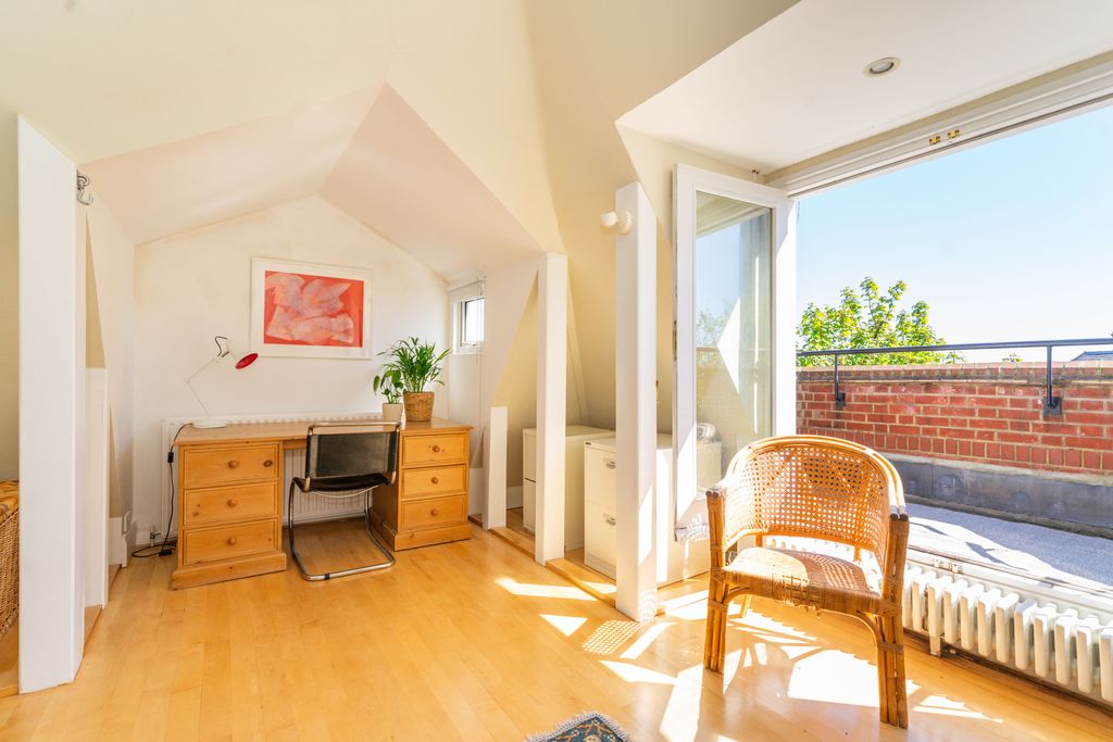 Property photo 3 of 18