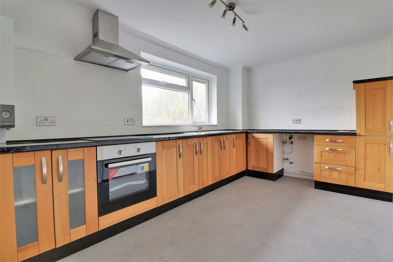 Property photo 3 of 11 Kitchen/Breakfast Room