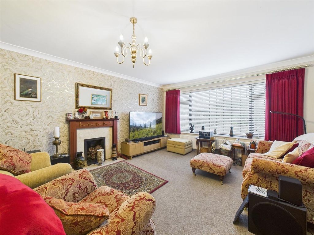 Property photo 2 of 19 Living Room