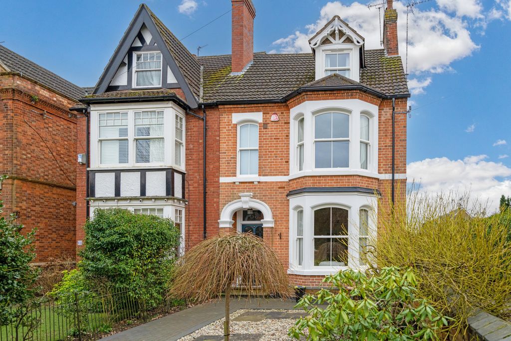 Property photo 1 of 33