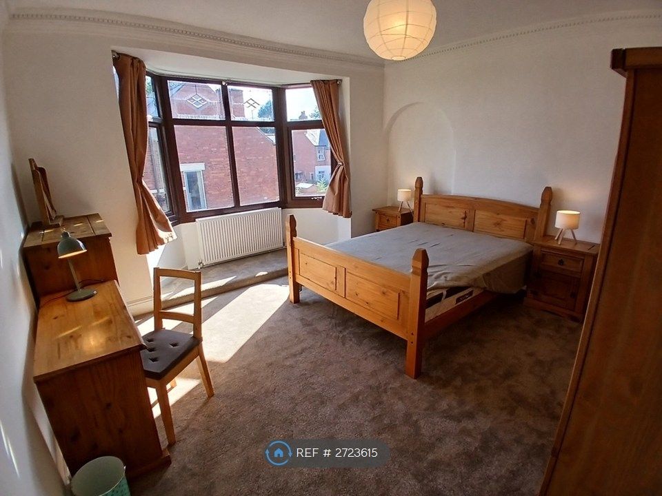 Property photo 3 of 31 Light And Spacious, With Bay Window