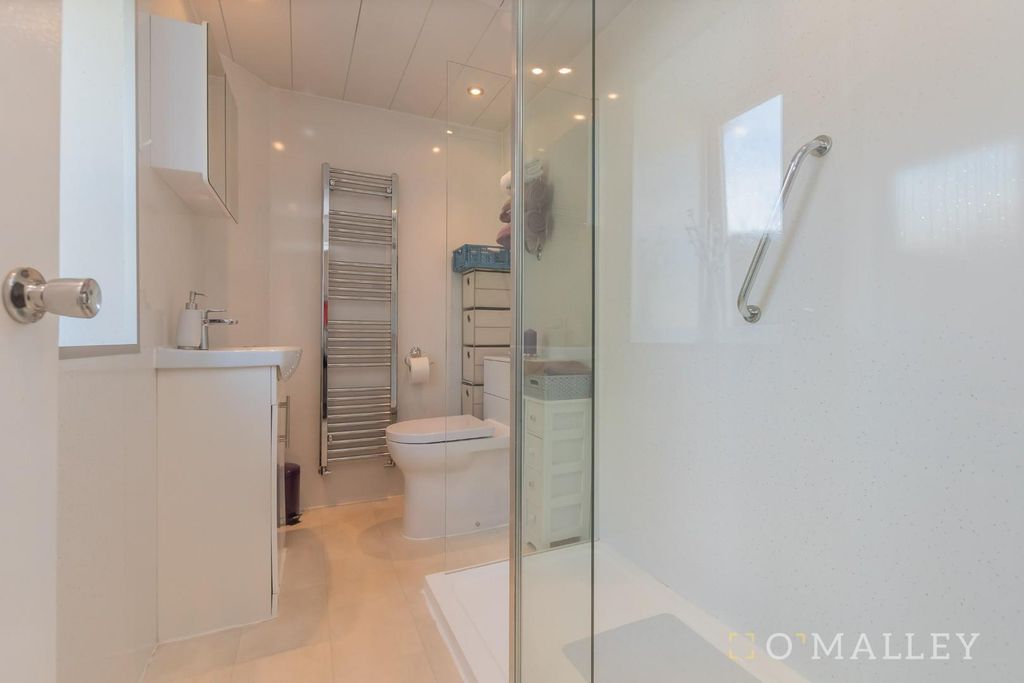 Property photo 2 of 15 Bathroom