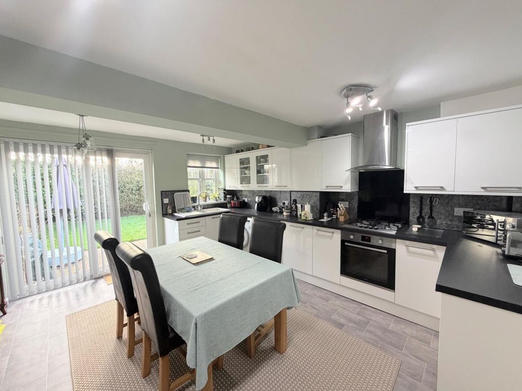 Property photo 3 of 11 Dining Kitchen