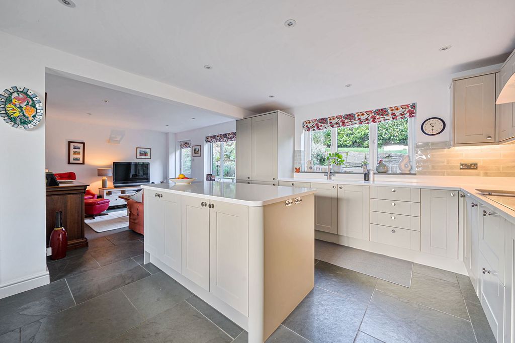 Property photo 3 of 25