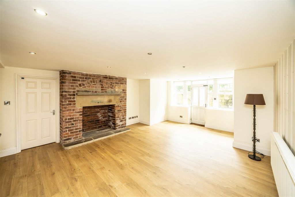 Property photo 3 of 23 4Pdhudds-190526-2.Jpg