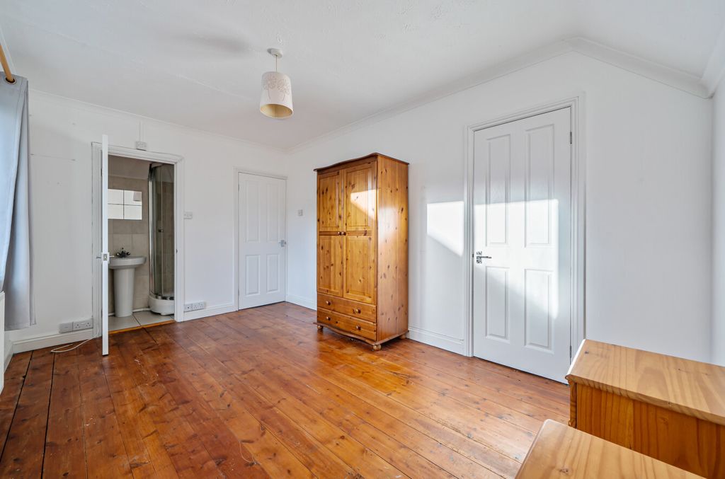 Property photo 3 of 18 1388255-5-6945626...