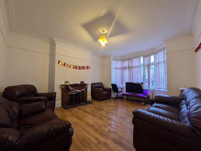 Property photo 2 of 13 Spacious, Well-Maintained Living Room With Hardwoo...